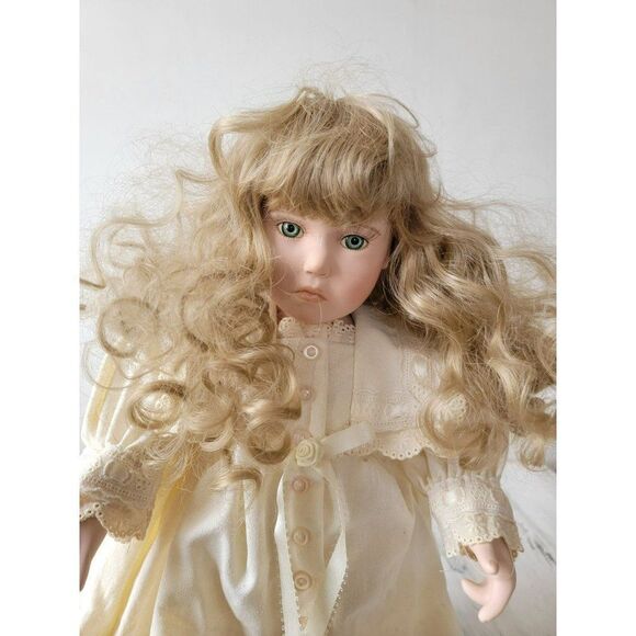 Beautiful Buttercup Little dreamer porcelain doll Georgetown collection - Picture 7 of 14